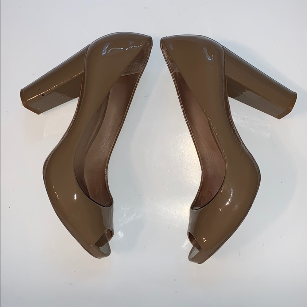 DKNY platform tan chunky heels size 8